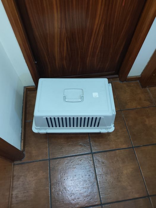 Transportadora de animais em muito bom estado