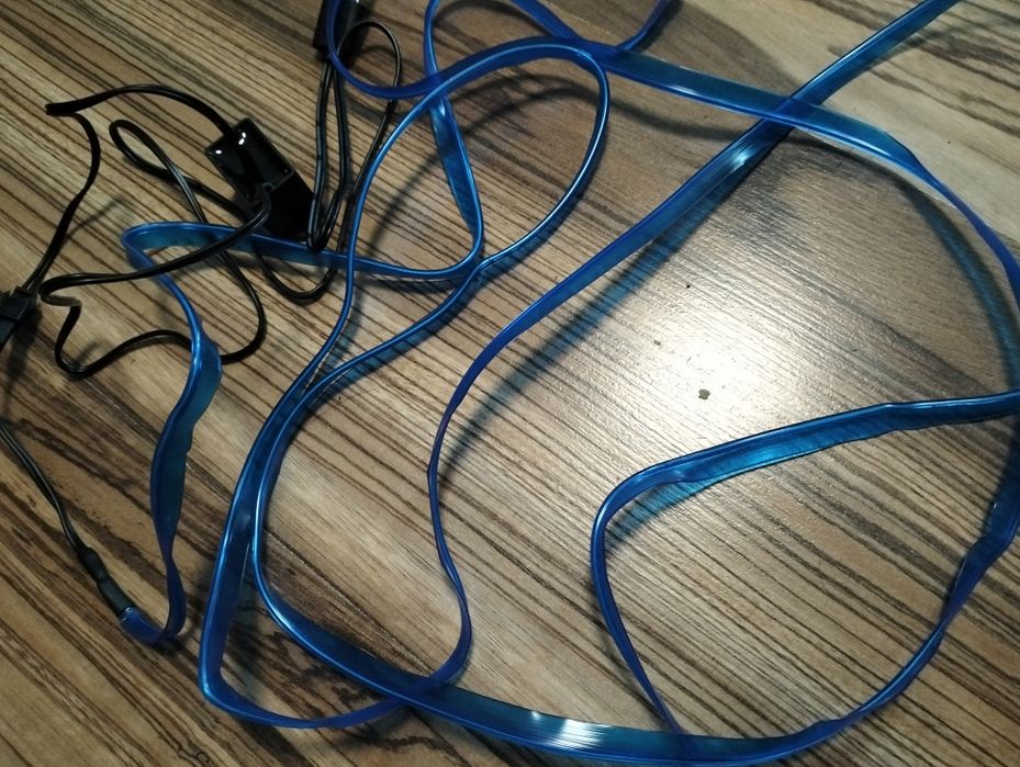Świecaca żyłka LED pod USB