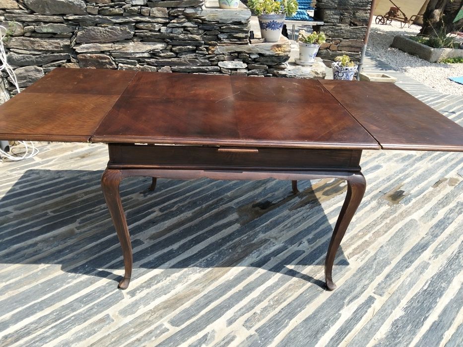 Extendable Walnut Dining Table + 6 Chairs64550276934401121