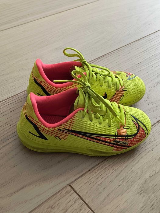 Buty piłkarskie halowe dla dzieci, rozmiar 28