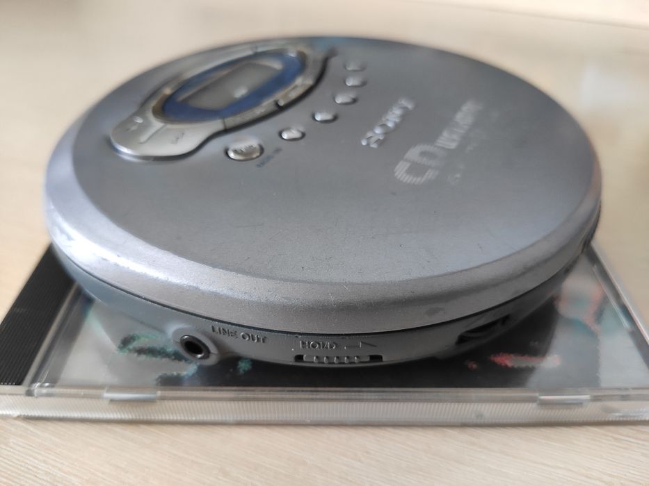 CD плеер Sony Walkman D-FJ61