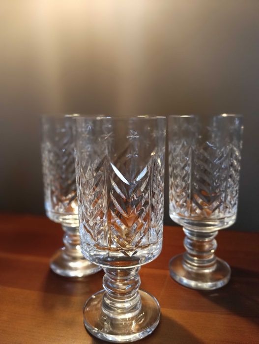 Ryflowane kieliszki kryształowe