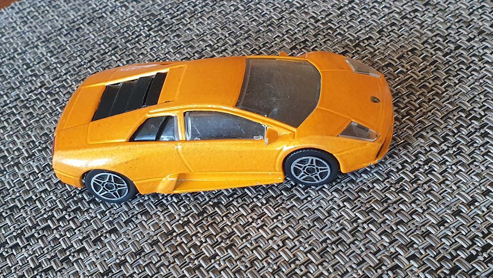 Metalowa miniaturka Lamborghini - Burago