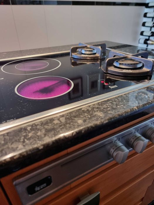 Vende-se Placa de Gás + Vitrocerâmica em Excelente Estado