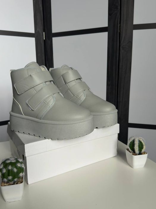 Уггі,унти, ботинки жіночі зимові молочні, світло сірі