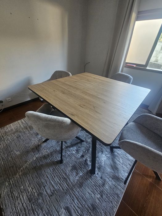 Mesa de Jantar 136x136