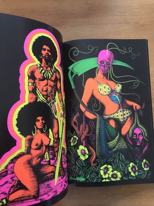Blacklight Posters - Livro de Posters de Luz Negra Ultravioleta