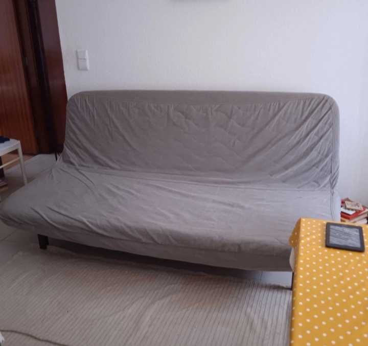 Sofá-cama impecável