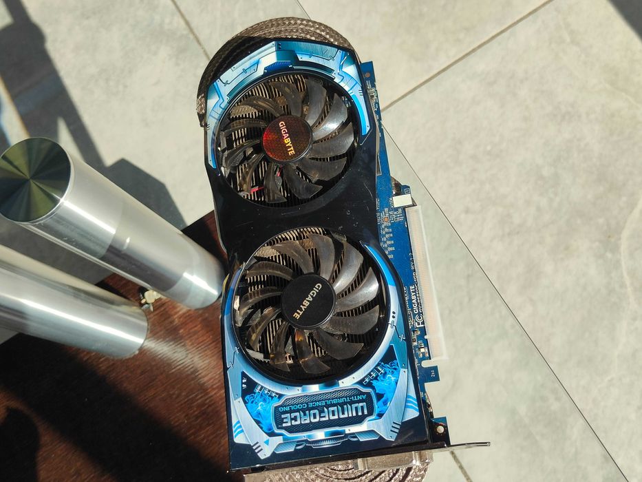GIGABYTE GV-R6850 OC - 1GB ddr 5 256 bit