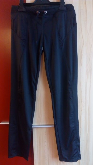 Новый спортивный костюм 42-44 размер