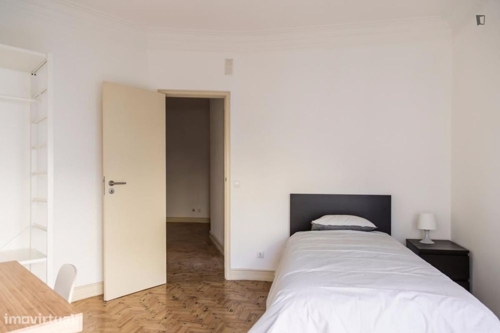 Quarto - localizado em Santa Apolónia Lisbon
