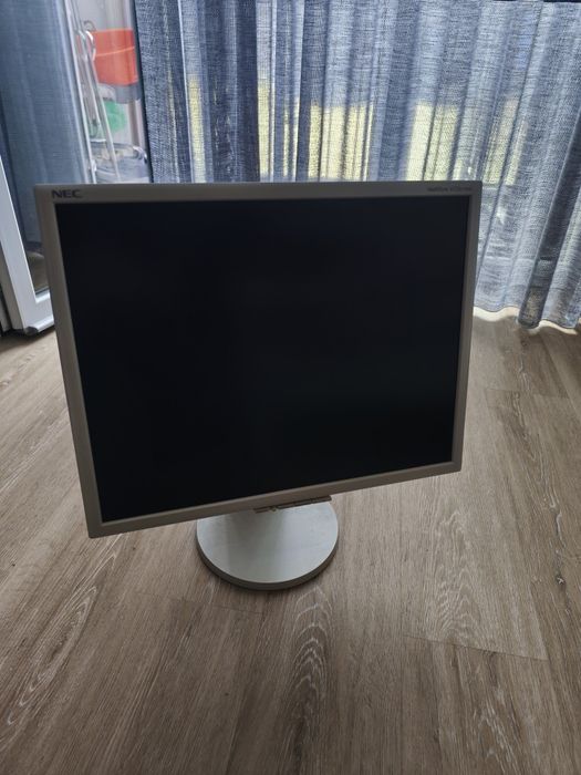 Monitor antigo + cabos