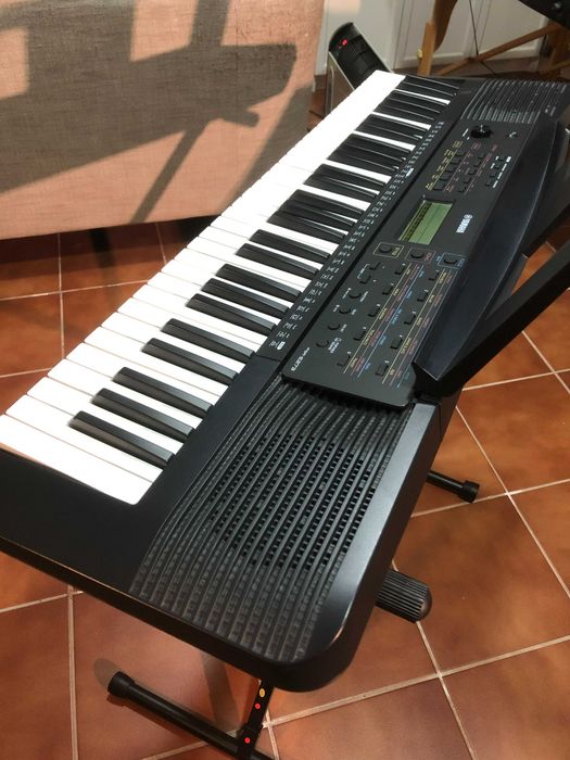 Teclado Portátil PSR-E273 YAMAHA