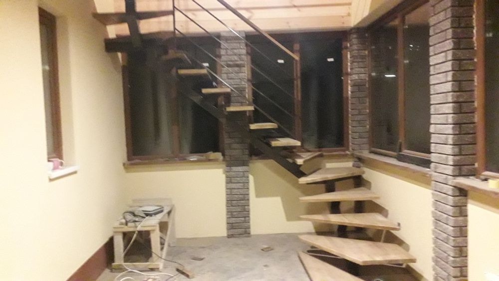 Лестница (сходи) для дома,квартиры Металлокаркас лестницы Ступени бук