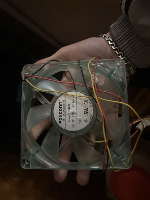 на запчасти :3 нетбука, 2 блока питания,1 хромбук, 1 кулер охлаждения