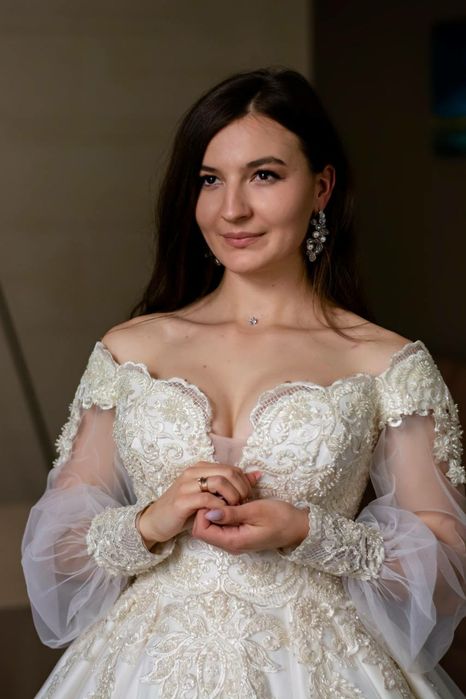 Продам весільну сукню, у використанні була лише раз.