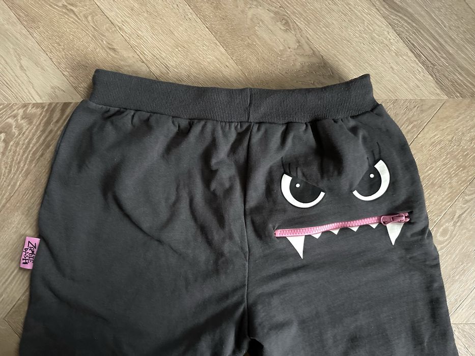 Zombie Dash Spodnie dresowe M Sinsay