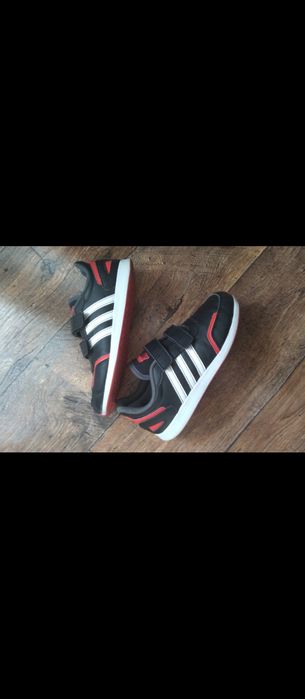 Czarne chłopięce buty adidas na rzepy 33