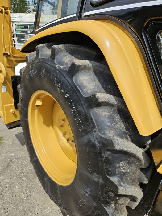 Екскаватор навантажувач Caterpillar C428