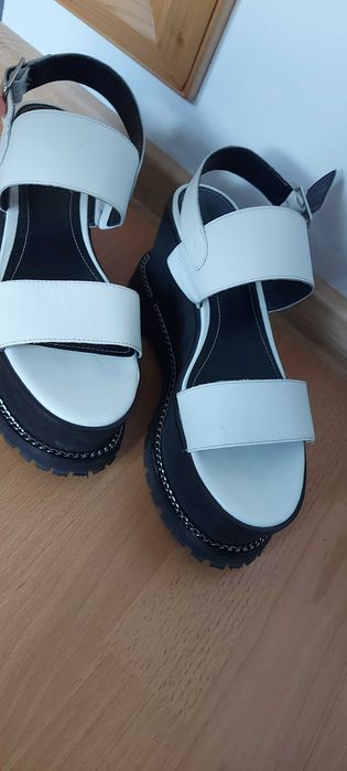 Sandały na platformie Kendall&Kylie