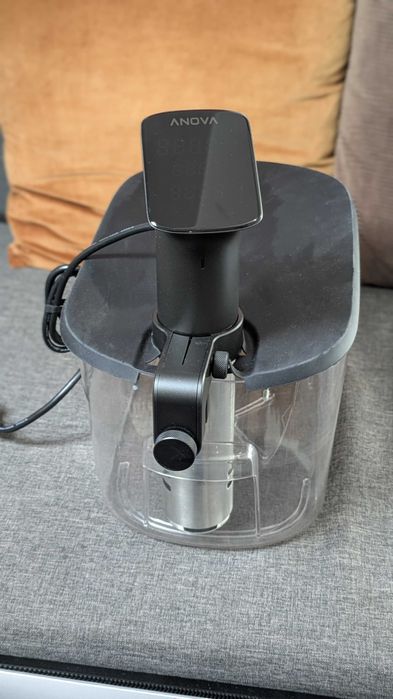 Anova Precision Cooker Sous-Vide + Container