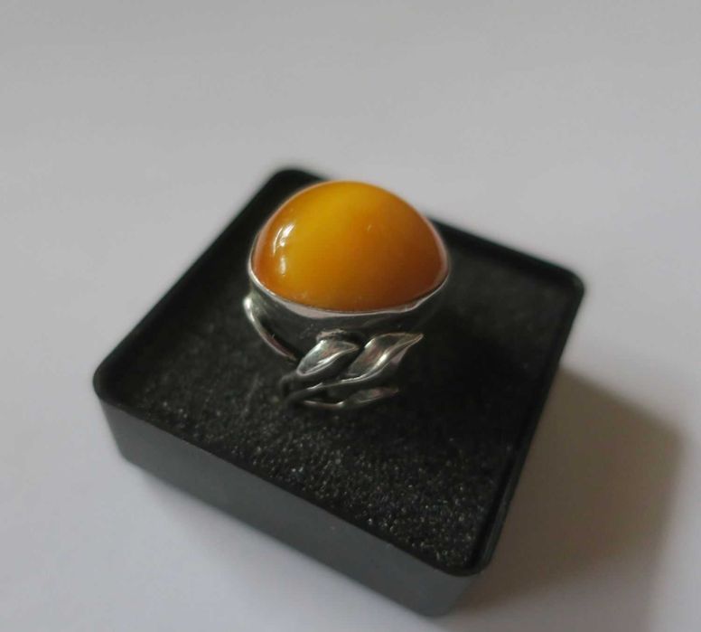 Stary srebrny pierścionek z bursztynem srebro 925