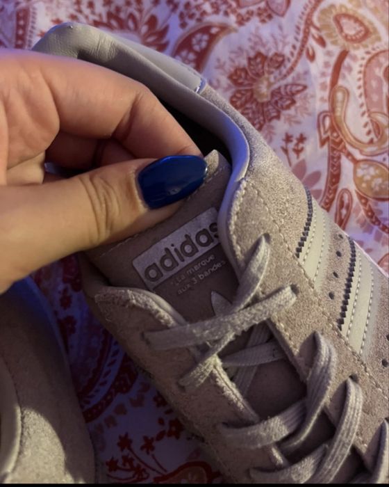 tenis adidas prata