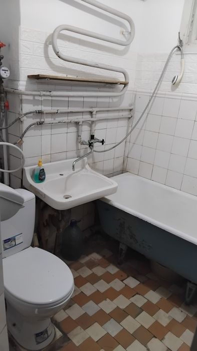 Продам 2-х кімнатну квартиру . Проспект Відрадний 22