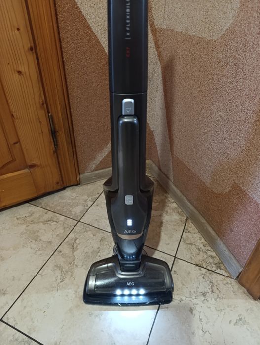 Німецький акумуляторний безпровідний пилосос AEG 2 в 1