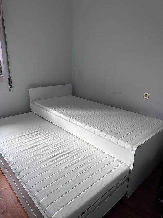 Cama indiv. c/ gavetão, arrumação e 2 colch. brancos incluídos