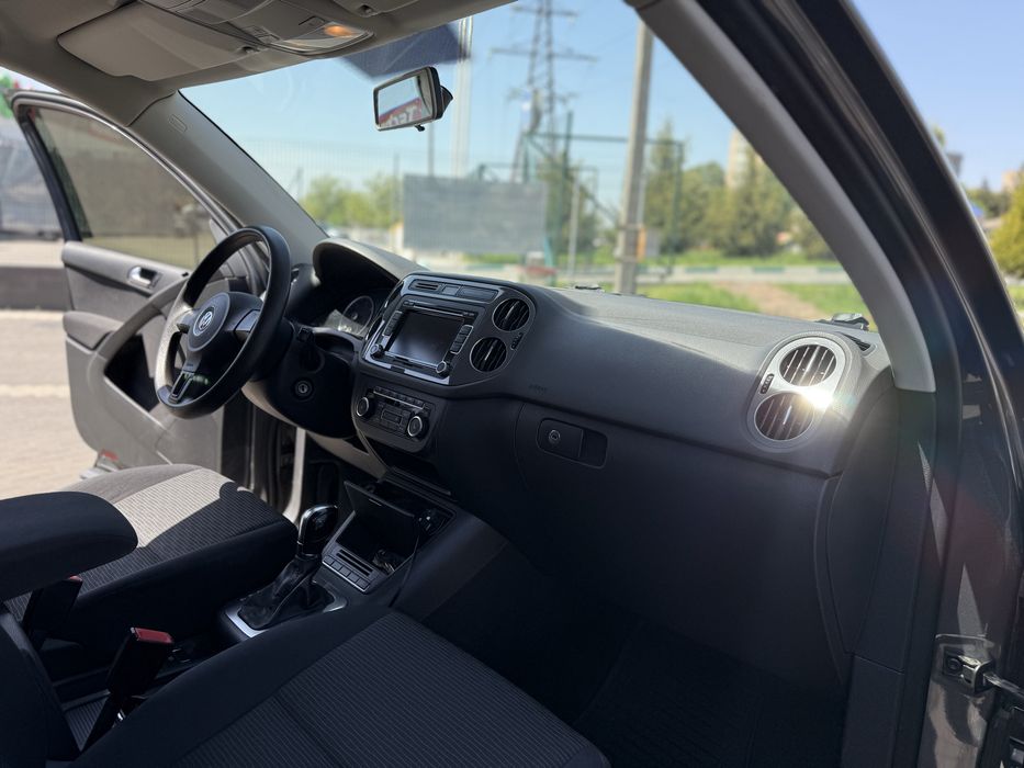VW Tiguan рестовий (не фарбований)
