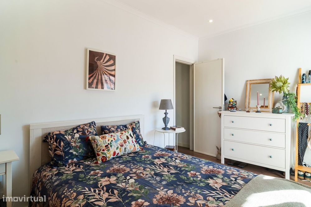 Apartamento T3 em Massamá Norte com terraço