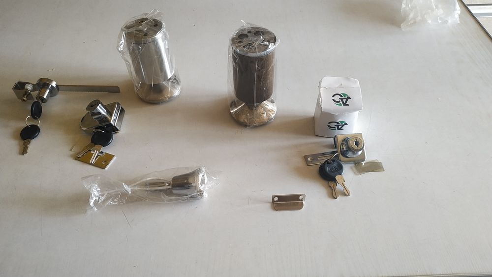 Меблеві фурнітура.