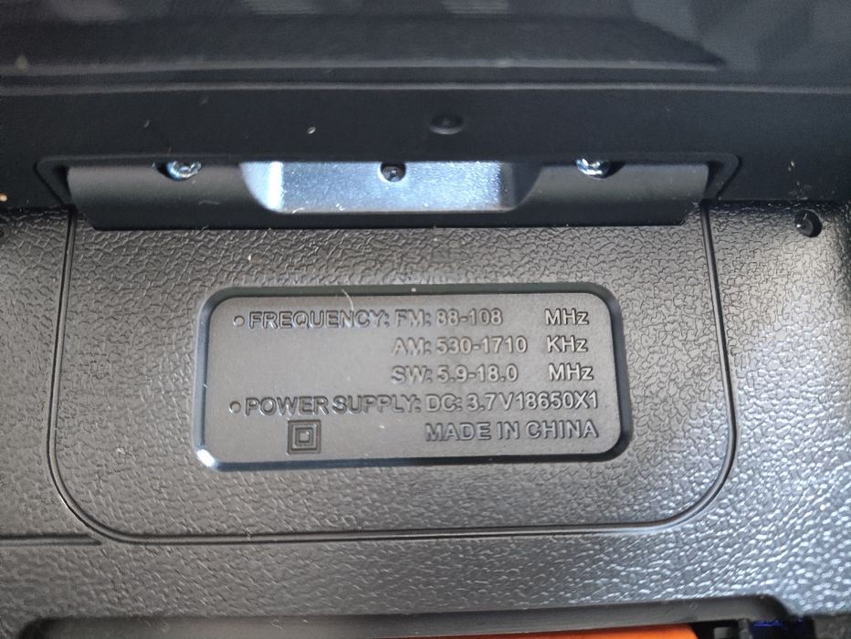 Радіоприймач колонка із сонячною панеллю. 3 Bluetooth та USB/SD