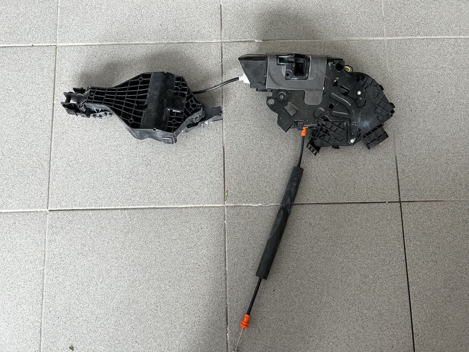 Fechadura Porta Traseira Direita Jaguar XE X760