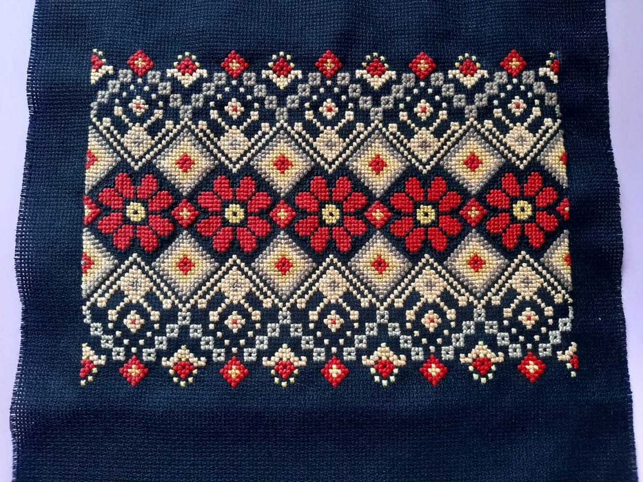 Вишита картина "Багрянець"