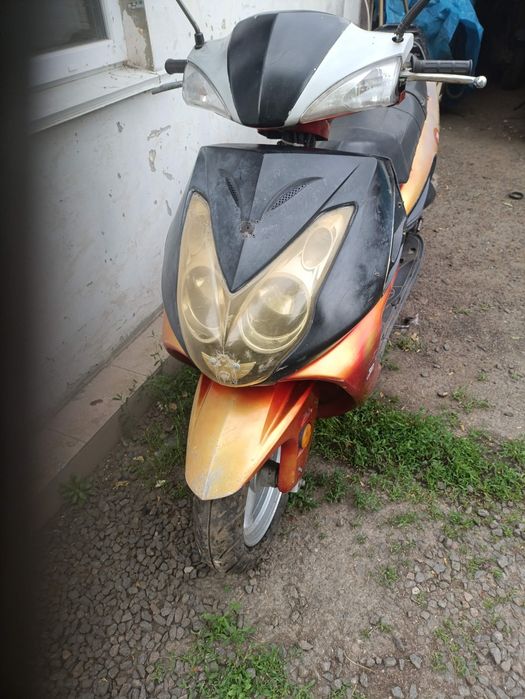 Продам  скутер 80