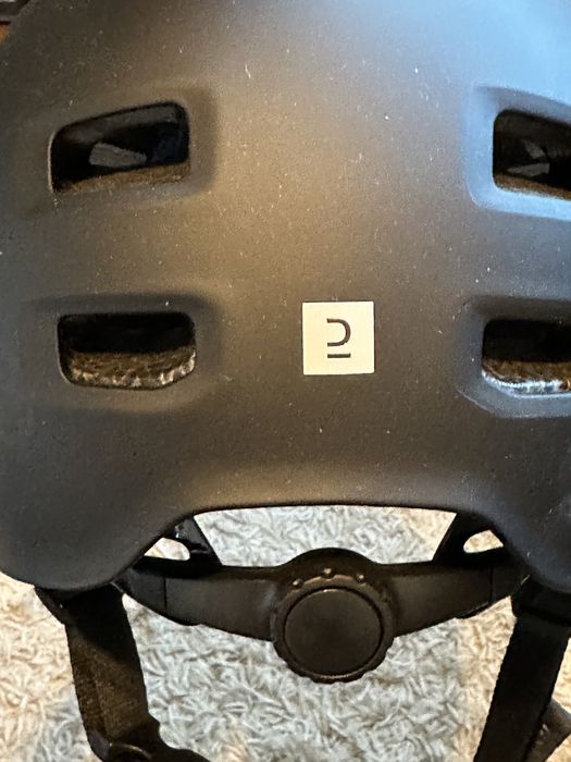Łyżwy rozmiar 28-31 i kask dzieciecy. Uzywany.