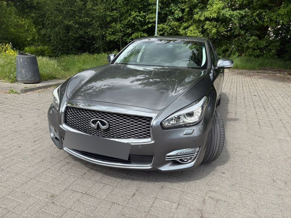 Infiniti Q70