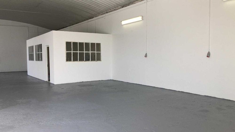 Arrenda-se Armazem com 200m2, em Benavente, só com contracto.