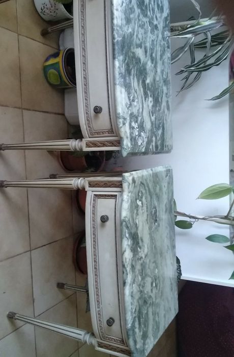 Mesa cabeceira antiga