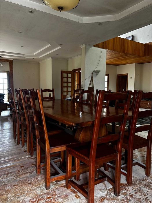 Mesa de Jantar (12 PAX) em Cerejeira Maciça – Qualidade Premium (Anadia) maciça