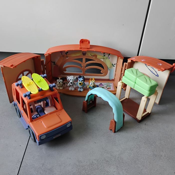 Bluey zestaw auto domek