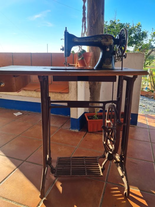 Máquina de costura antiga - Singer