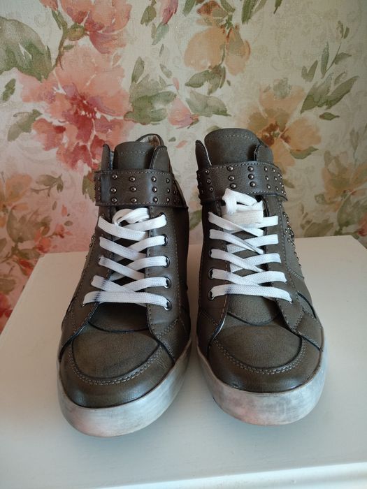 Женские сникерсы