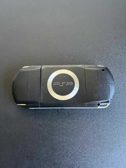 Sony PlayStation Portable 1000 Preta com 100+ Jogos