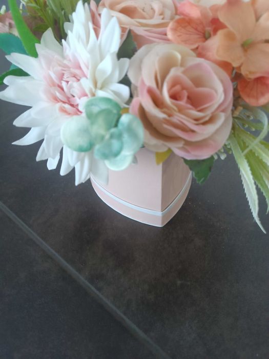 Caixa de flores lindas e cheirosas