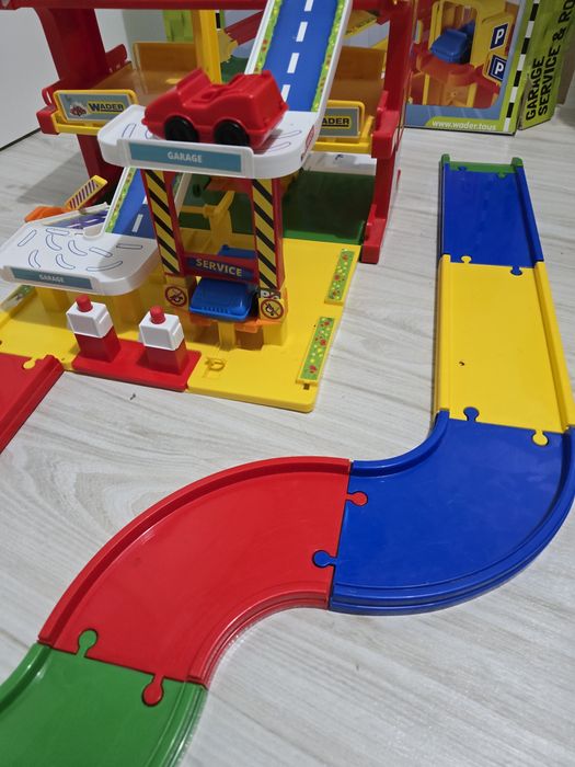 WADER Garaż Serwis z drogą 3 poziomy 50470 Zabawka dla dzieci + 2 autk