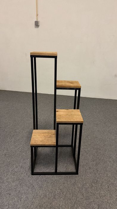 Suporte para plantas em metal