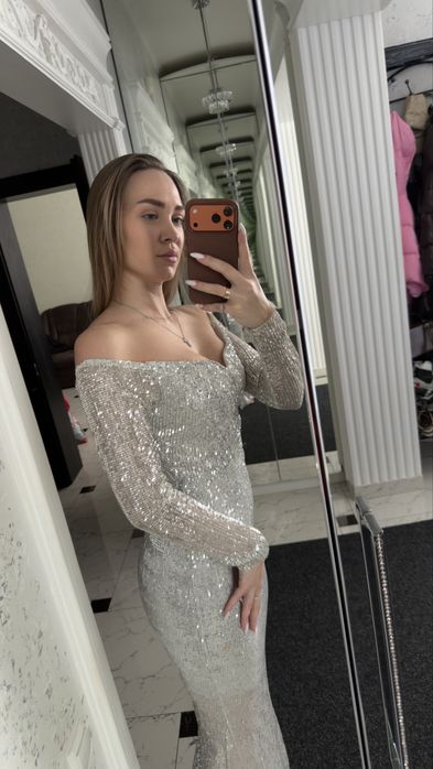 Платье весернее в паетку